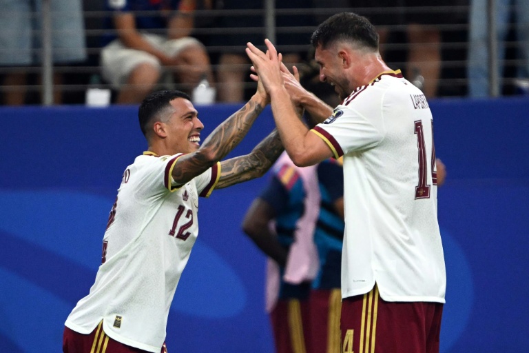 Majestic Spain stun France to reach World Cup final